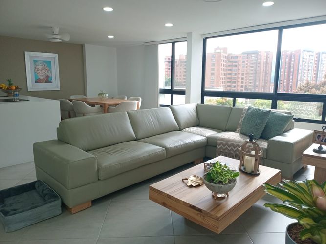 Apartamento de 3 alcobas en venta en El Poblado, Medellín, 130 m² · foto 2 de 19