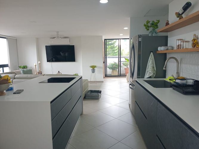 Apartamento de 3 alcobas en venta en El Poblado, Medellín, 130 m² · foto 5 de 19