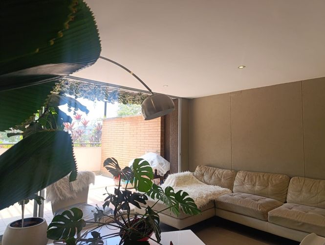 Apartamento de 2 alcobas en venta en El Poblado, Medellín, 85 m² · foto 3 de 16