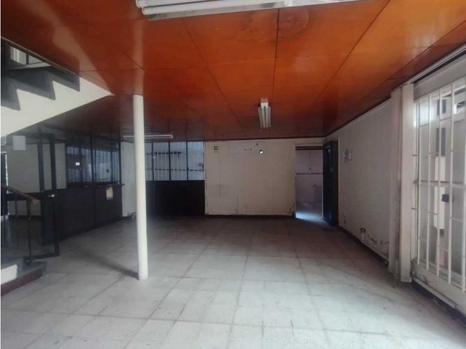Casa de 6 alcobas en venta en Belén Rosales, Medellín, 295 m² · foto 2 de 12