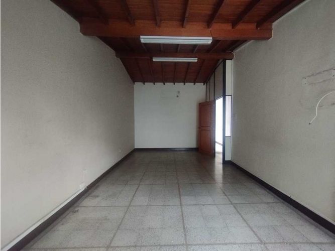 Casa de 6 alcobas en venta en Belén Rosales, Medellín, 295 m² · foto 3 de 12