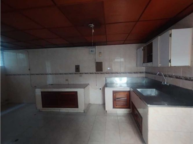Casa de 6 alcobas en venta en Belén Rosales, Medellín, 295 m² · foto 4 de 12