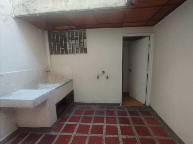 Casa de 6 alcobas en venta en Belén Rosales, Medellín, 295 m² · foto 5 de 12