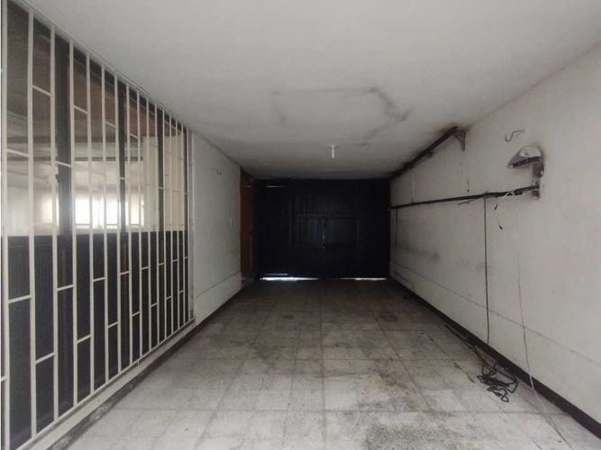 Casa de 6 alcobas en venta en Belén Rosales, Medellín, 295 m² · foto 6 de 12