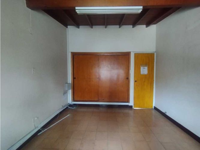 Casa de 6 alcobas en venta en Belén Rosales, Medellín, 295 m² · foto 9 de 12