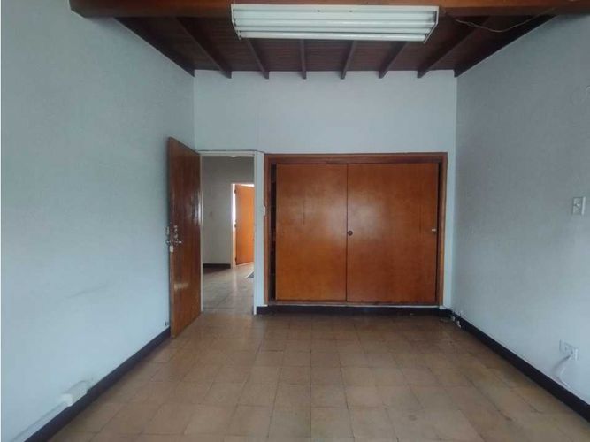 Casa de 6 alcobas en venta en Belén Rosales, Medellín, 295 m² · foto 10 de 12