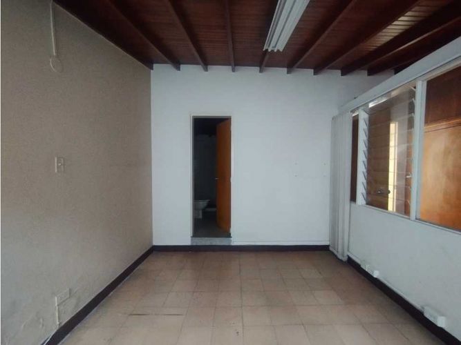 Casa de 6 alcobas en venta en Belén Rosales, Medellín, 295 m² · foto 11 de 12