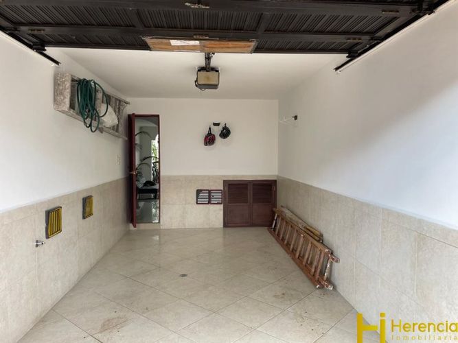 Casa de 5 alcobas en venta en Las Violetas, Medellín, 268 m² · foto 5 de 24