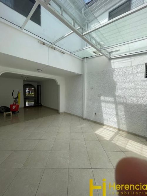 Casa de 5 alcobas en venta en Las Violetas, Medellín, 268 m² · foto 6 de 24