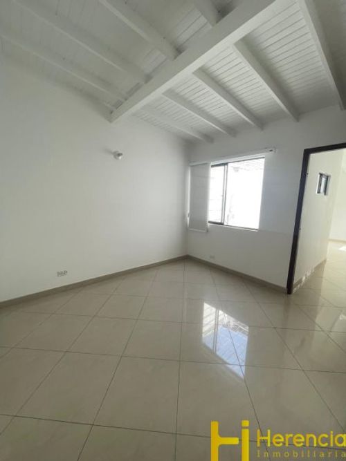 Casa de 5 alcobas en venta en Las Violetas, Medellín, 268 m² · foto 10 de 24