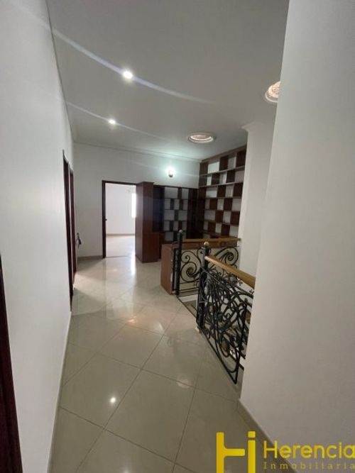 Casa de 5 alcobas en venta en Las Violetas, Medellín, 268 m² · foto 16 de 24