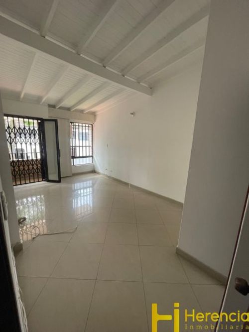 Casa de 5 alcobas en venta en Las Violetas, Medellín, 268 m² · foto 18 de 24