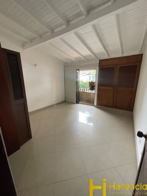 Casa de 5 alcobas en venta en Las Violetas, Medellín, 268 m² · foto 20 de 24