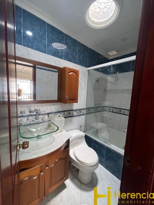 Casa de 5 alcobas en venta en Las Violetas, Medellín, 268 m² · foto 23 de 24