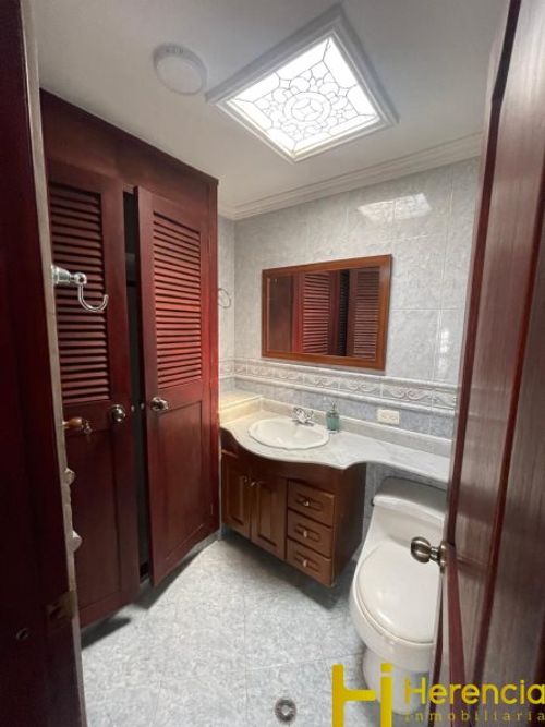 Casa de 5 alcobas en venta en Las Violetas, Medellín, 268 m² · foto 24 de 24