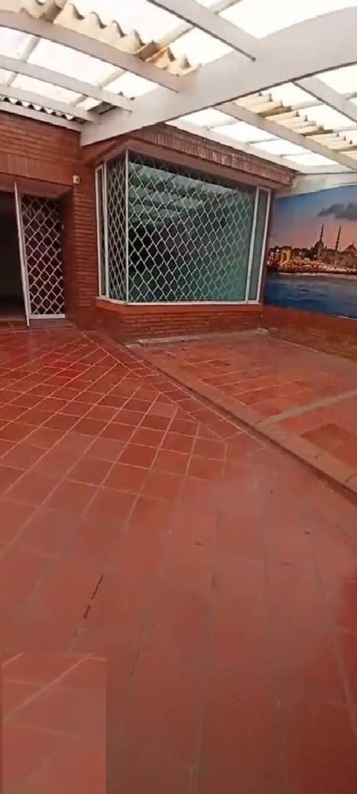 Casa de 4 alcobas en venta en Alhambra, Bogotá, 380 m² · foto 2 de 24