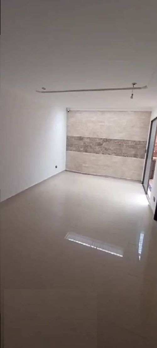 Casa de 4 alcobas en venta en Alhambra, Bogotá, 380 m² · foto 3 de 24