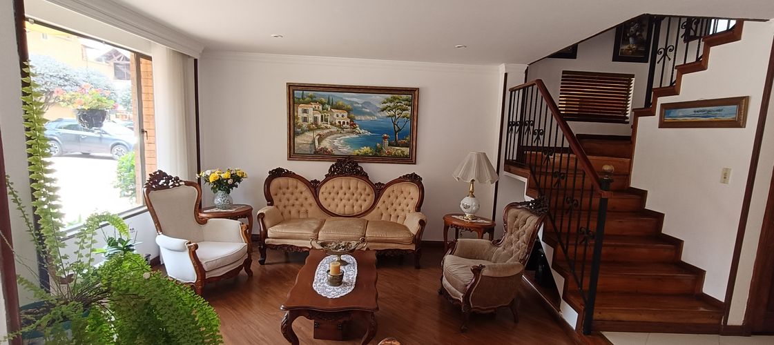 Casa de 3 alcobas en venta en Laura Vicuña, Chía, 270 m² · foto 2 de 20