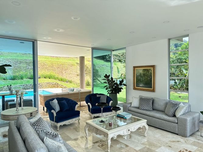 Casa de 5 alcobas en venta en El Poblado, Medellín, 600 m² · foto 4 de 19