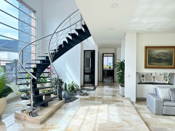 Casa de 5 alcobas en venta en El Poblado, Medellín, 600 m² · foto 5 de 19
