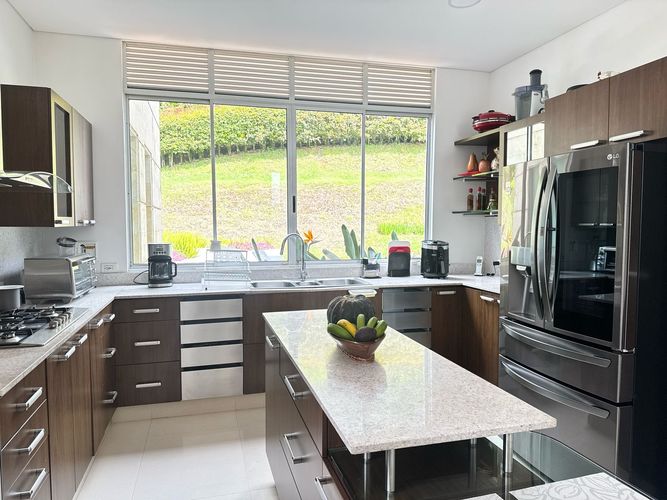 Casa de 5 alcobas en venta en El Poblado, Medellín, 600 m² · foto 7 de 19