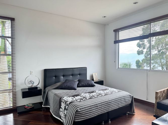 Casa de 5 alcobas en venta en El Poblado, Medellín, 600 m² · foto 11 de 19