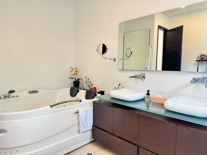 Casa de 5 alcobas en venta en El Poblado, Medellín, 600 m² · foto 13 de 19