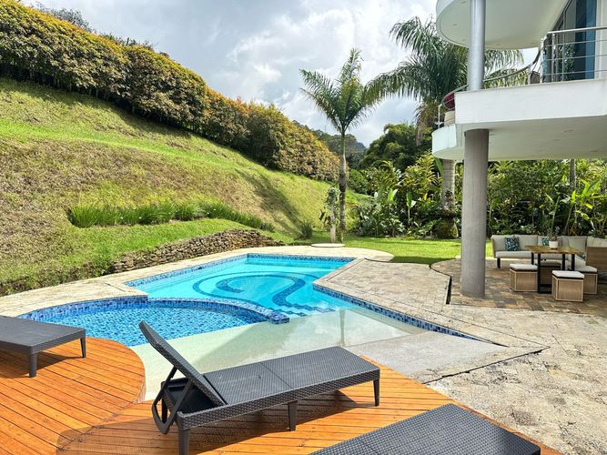 Casa de 5 alcobas en venta en El Poblado, Medellín, 600 m² · foto 18 de 19