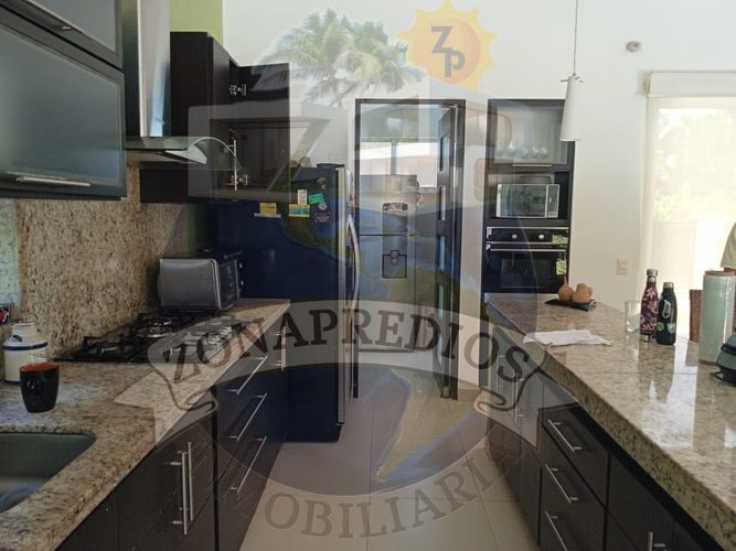 Casa de 4 alcobas en venta en Ricaurte, 986 m² · foto 2 de 10