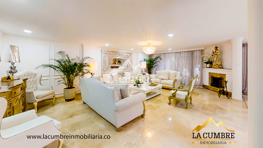 Casa de 5 alcobas en venta en Loma Del Escobero, Envigado, 438 m² · foto 2 de 20