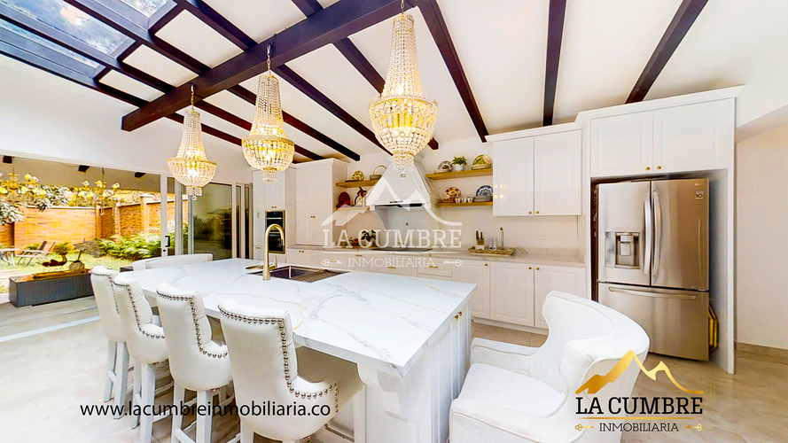 Casa de 5 alcobas en venta en Loma Del Escobero, Envigado, 438 m² · foto 7 de 20