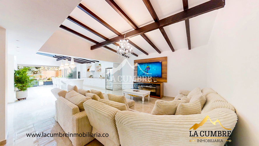 Casa de 5 alcobas en venta en Loma Del Escobero, Envigado, 438 m² · foto 9 de 20