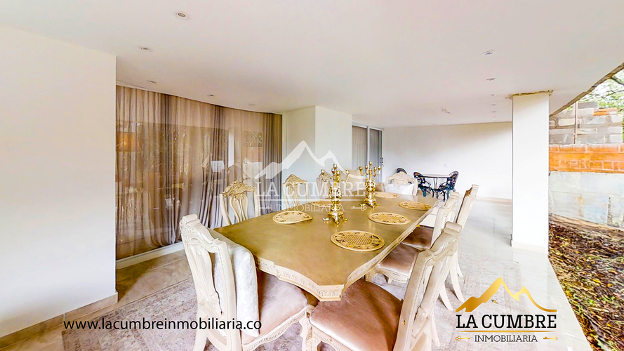 Casa de 5 alcobas en venta en Loma Del Escobero, Envigado, 438 m² · foto 13 de 20