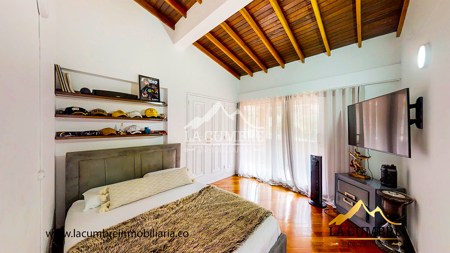 Casa de 5 alcobas en venta en Loma Del Escobero, Envigado, 438 m² · foto 14 de 20