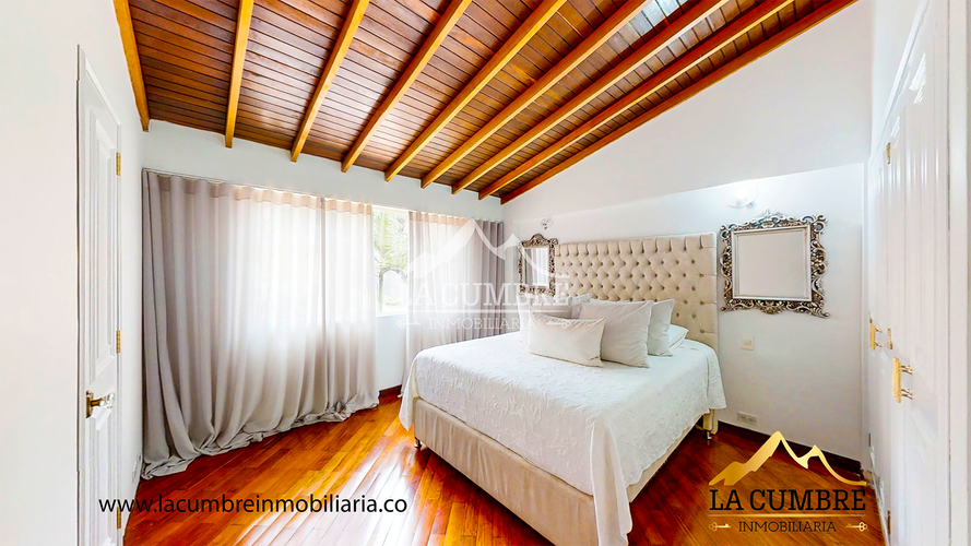 Casa de 5 alcobas en venta en Loma Del Escobero, Envigado, 438 m² · foto 16 de 20