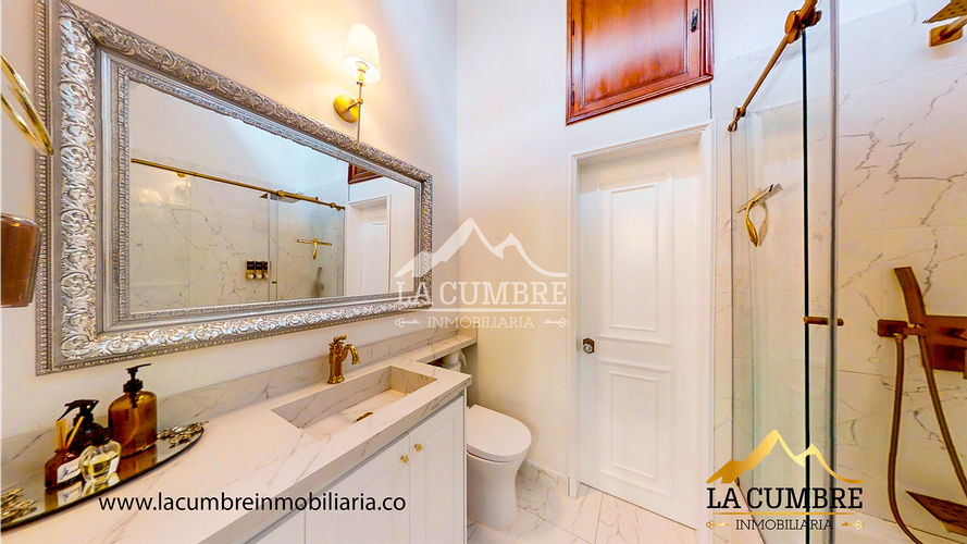 Casa de 5 alcobas en venta en Loma Del Escobero, Envigado, 438 m² · foto 19 de 20