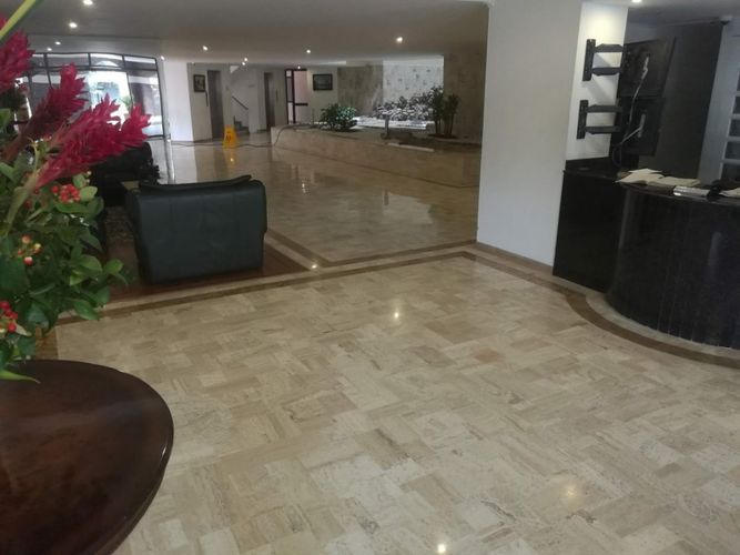 Apartamento de 5 alcobas en venta en Santa Barbara Central, Bogotá, 257 m² · foto 2 de 24