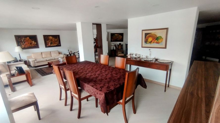 Apartamento de 5 alcobas en venta en Santa Barbara Central, Bogotá, 257 m² · foto 5 de 24