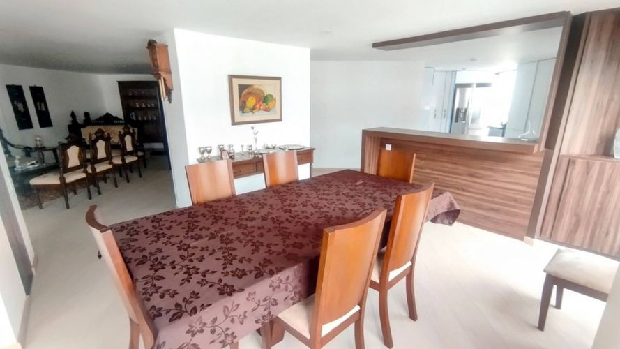 Apartamento de 5 alcobas en venta en Santa Barbara Central, Bogotá, 257 m² · foto 6 de 24