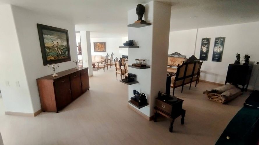 Apartamento de 5 alcobas en venta en Santa Barbara Central, Bogotá, 257 m² · foto 7 de 24