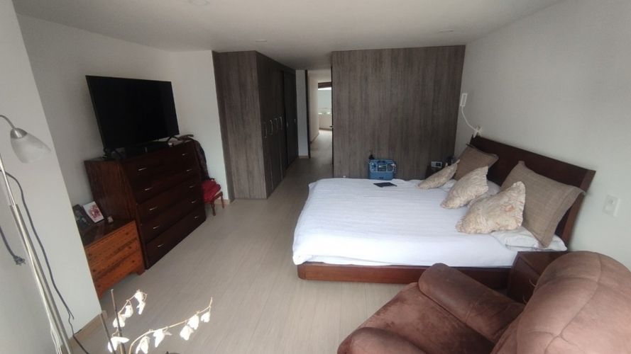 Apartamento de 5 alcobas en venta en Santa Barbara Central, Bogotá, 257 m² · foto 15 de 24