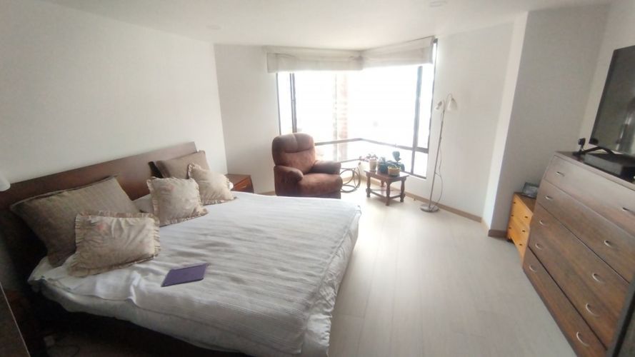 Apartamento de 5 alcobas en venta en Santa Barbara Central, Bogotá, 257 m² · foto 18 de 24