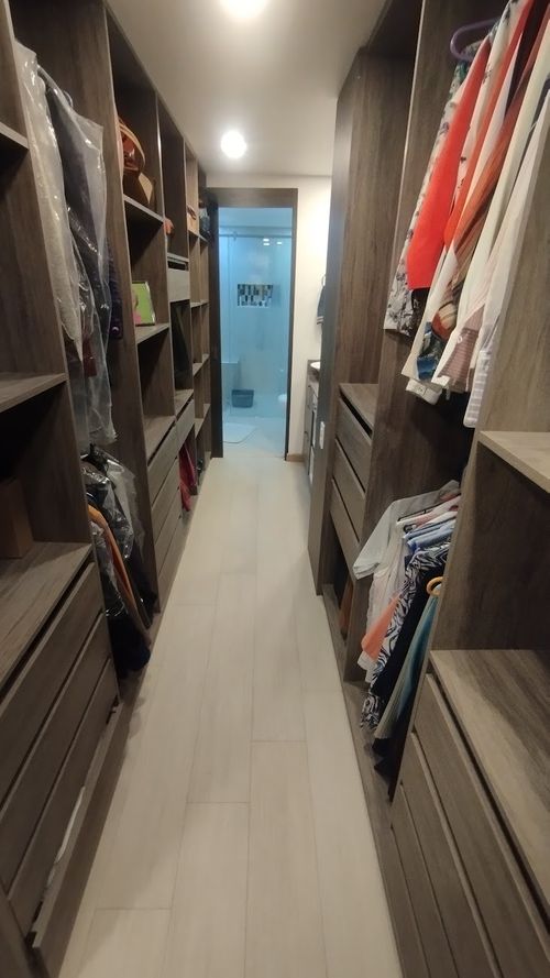 Apartamento de 5 alcobas en venta en Santa Barbara Central, Bogotá, 257 m² · foto 23 de 24