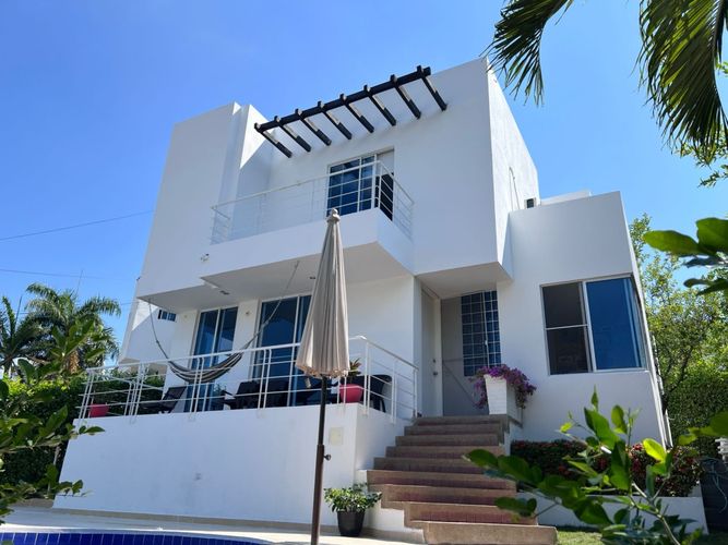 Casa de 4 alcobas en venta en Girardot, Girardot, 240 m² · foto 2 de 24