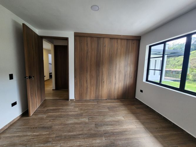 Casa de 4 alcobas en arriendo en Guarne, 350 m² · foto 4 de 12