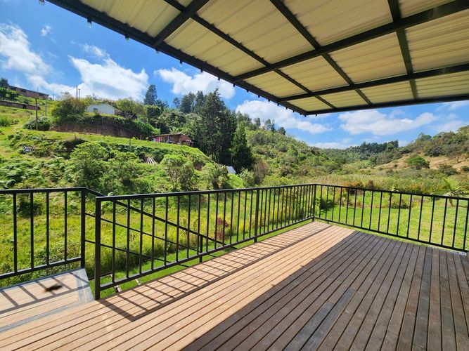 Casa de 4 alcobas en arriendo en Guarne, 350 m² · foto 12 de 12