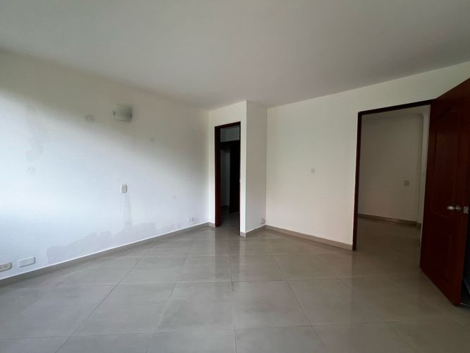 Apartamento de 4 alcobas en arriendo en Santa María De Los Ángeles, Medellín, 230 m² · foto 2 de 15