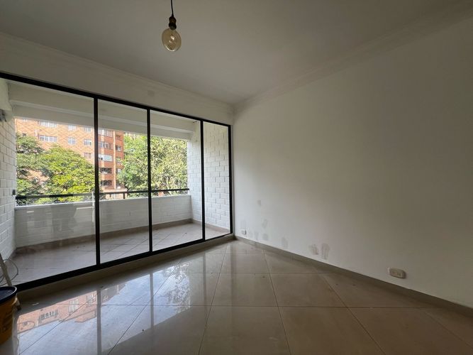 Apartamento de 4 alcobas en arriendo en Santa María De Los Ángeles, Medellín, 230 m² · foto 3 de 15