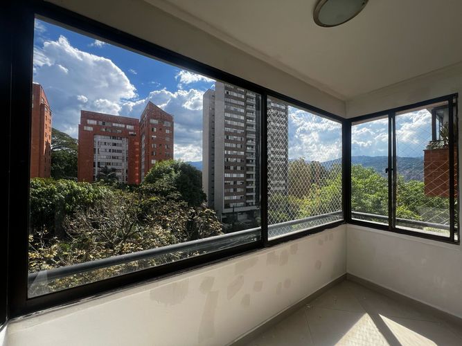 Apartamento de 4 alcobas en arriendo en Santa María De Los Ángeles, Medellín, 230 m² · foto 4 de 15