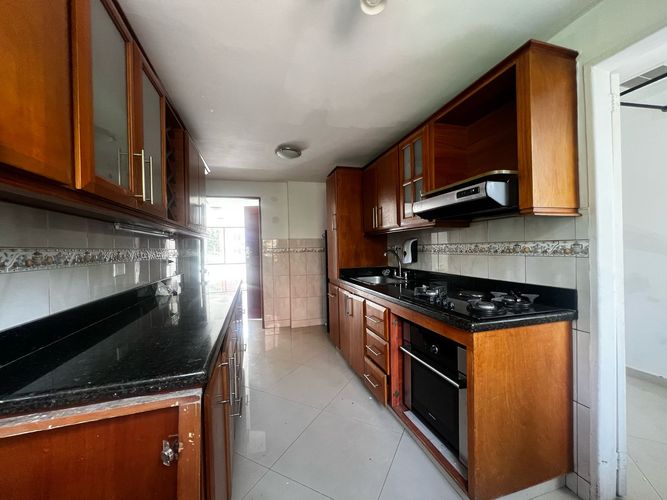 Apartamento de 4 alcobas en arriendo en Santa María De Los Ángeles, Medellín, 230 m² · foto 5 de 15